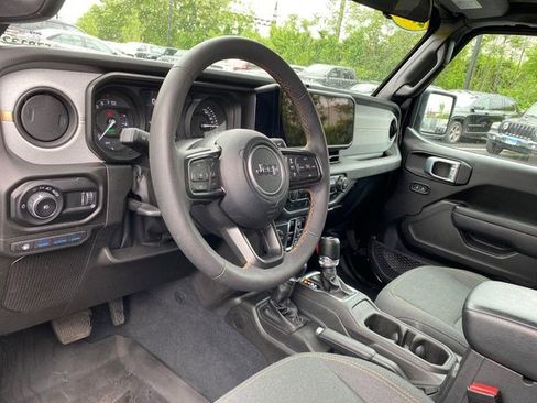 Used 2024 Jeep Wrangler Unlimited AWD/4WD image 10