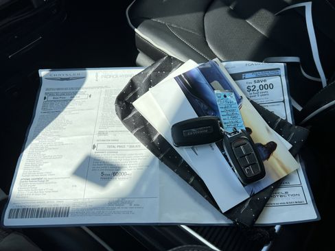 Used 2019 Chrysler Pacifica Limited w/ Advanced Safetytec Group image 29