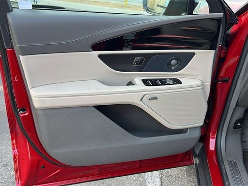 New 2025 Lincoln Nautilus Premier w/ Equipment Group 102A image 21