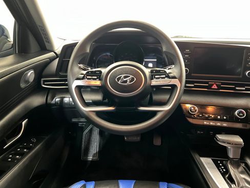 Used 2023 Hyundai Elantra SEL image 12