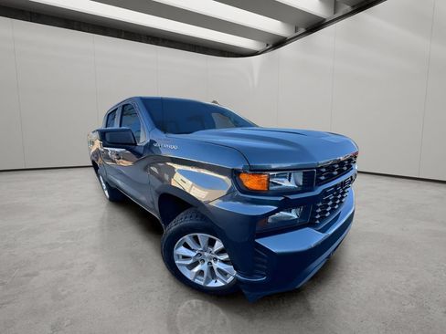 Used 2020 Chevrolet Silverado 1500 Custom w/ Custom Value Package AWD/4WD image 13