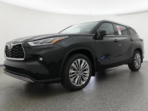 New 2026 Toyota Highlander Platinum image 17