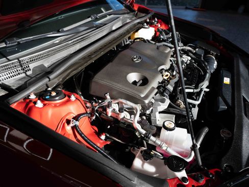 Used 2025 Toyota Camry SE image 31