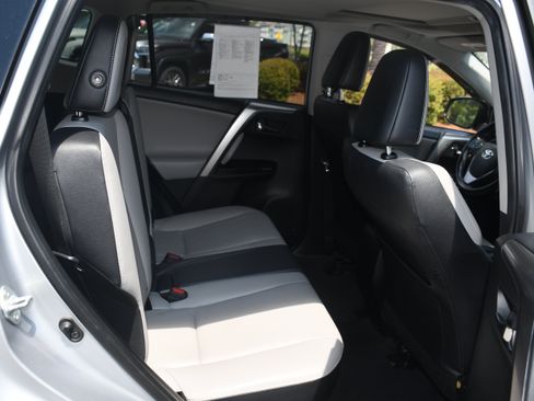 Used 2018 Toyota RAV4 Limited FWD image 19
