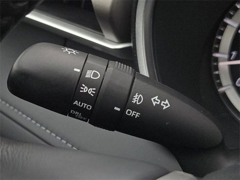 Used 2025 Toyota Highlander XLE image 30