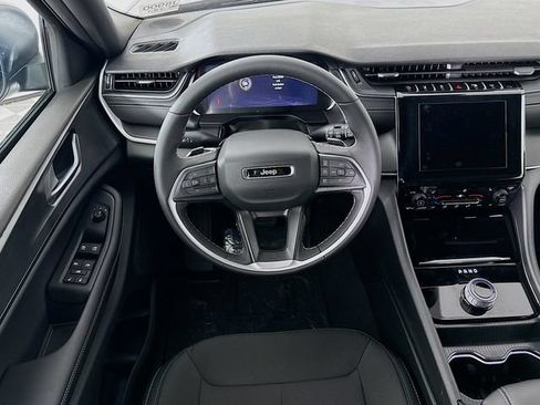 New 2025 Jeep Grand Cherokee Laredo X w/ Luxury Tech Group I AWD/4WD image 22