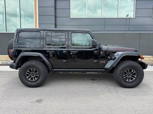 Used 2024 Jeep Wrangler Unlimited Rubicon AWD/4WD image 2