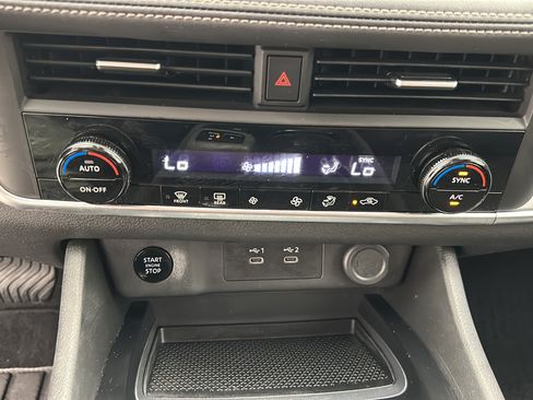 Used 2024 Nissan Rogue SV AWD/4WD image 17