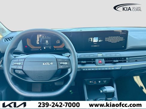 New 2025 Kia K4 LXS image 18