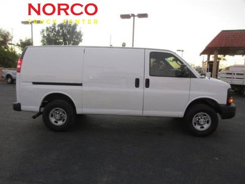 Used 2016 Chevrolet Express 2500 image 1