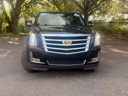 Used 2018 Cadillac Escalade ESV Luxury RWD image 2