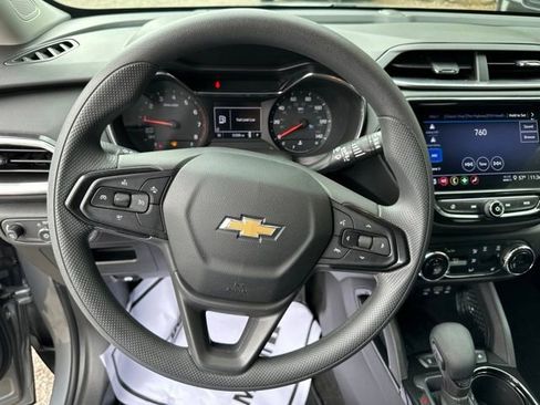Used 2024 Chevrolet TrailBlazer RS w/ Driver Confidence Package AWD/4WD image 16
