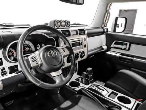 Used 2014 Toyota FJ Cruiser 4WD w/ Upgrade Package image 12