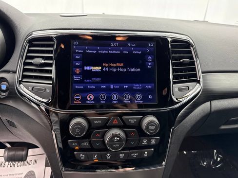 Used 2020 Jeep Grand Cherokee Laredo w/ 18" Wheel & 8.4" Radio Group RWD image 22