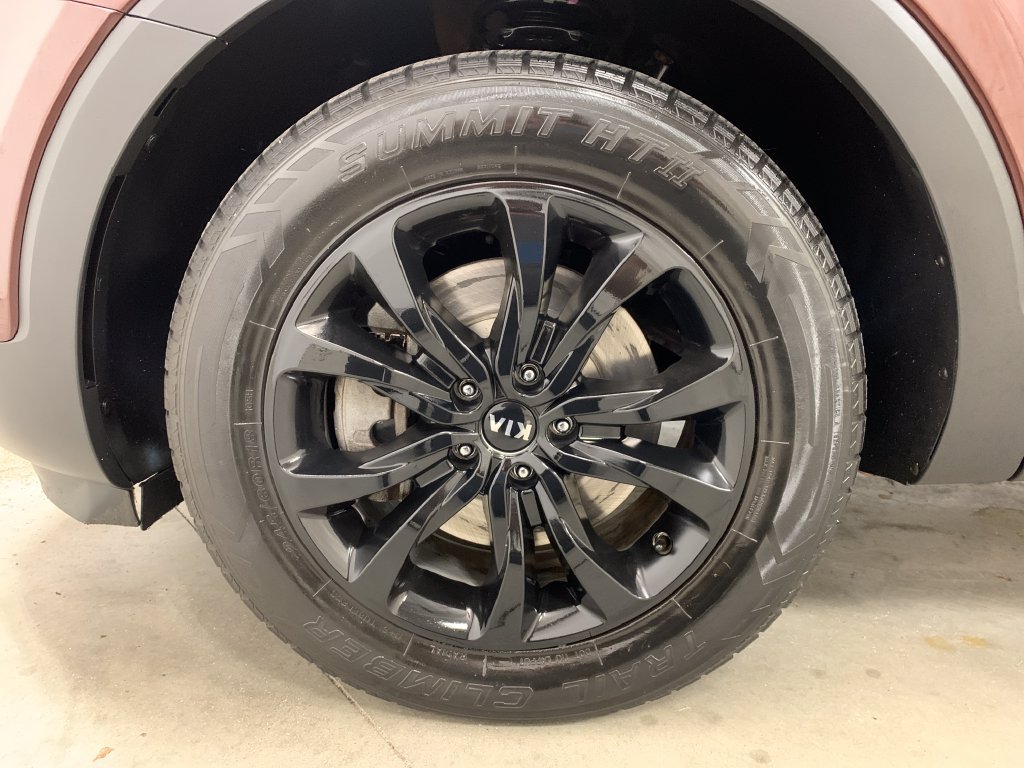 Used 2020 Kia Telluride LX AWD/4WD image 2
