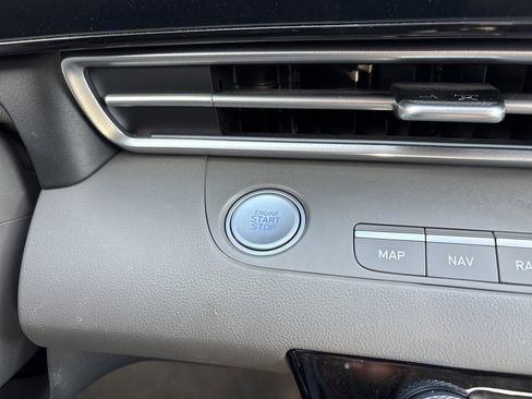 Used 2025 Hyundai Elantra SEL image 19