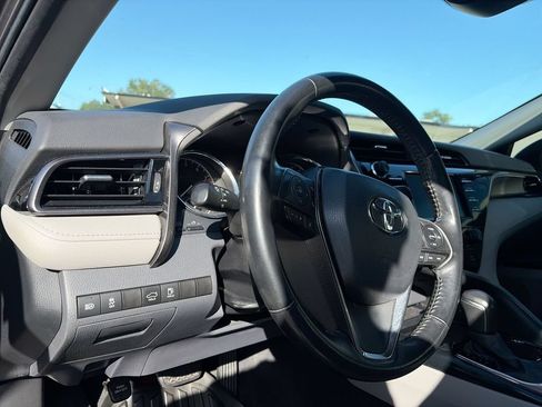 Used 2020 Toyota Camry SE FWD image 11