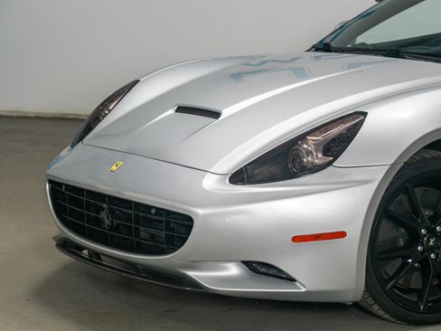 Used 2012 Ferrari California image 15