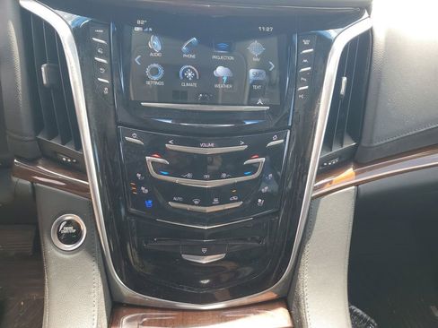 Used 2019 Cadillac Escalade Luxury AWD/4WD image 19