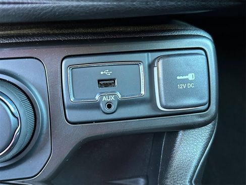 Used 2022 Jeep Renegade Latitude image 27