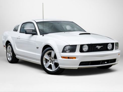 Used 2007 Ford Mustang GT Premium RWD image 4