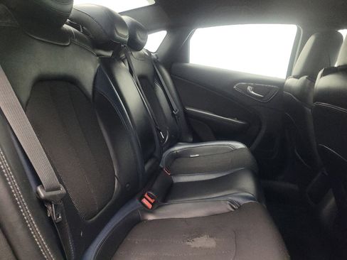 Used 2015 Chrysler 200 S image 19