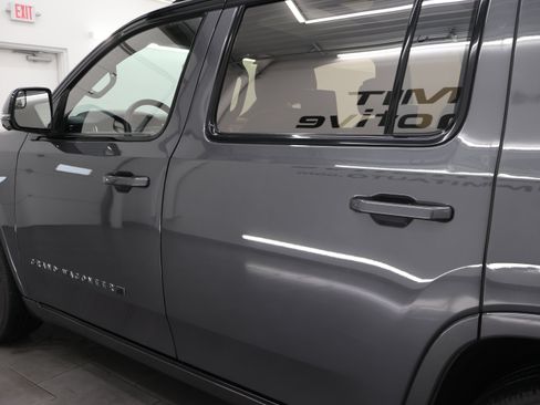 Used 2022 Jeep Grand Wagoneer Series II AWD/4WD image 32