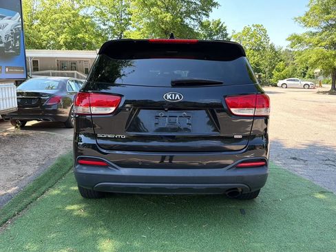 Used 2016 Kia Sorento FWD w/ LX Convenience Package image 9