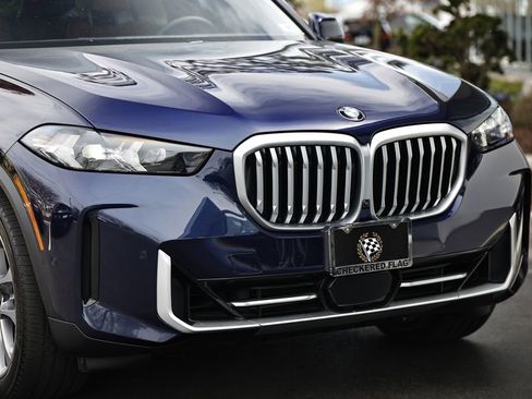 Certified 2024 BMW X5 xDrive40i w/ Parking Assistance Package AWD/4WD image 2