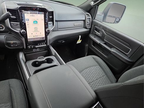 New 2026 RAM 2500 Big Horn AWD/4WD image 12