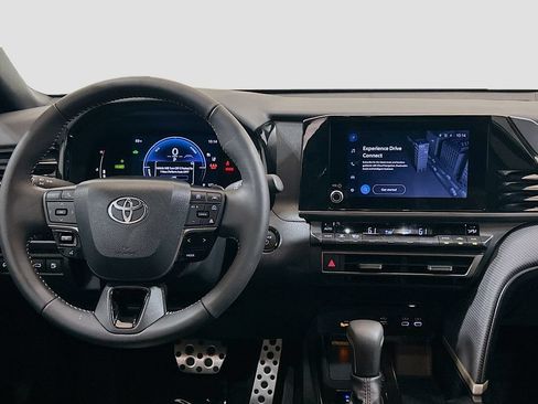 Used 2026 Toyota Camry Hybrid w/ Convenience Package FWD image 18
