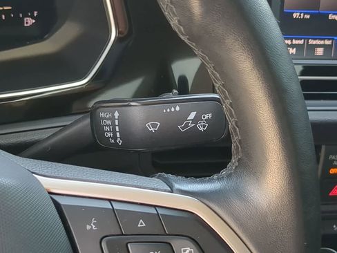 Used 2021 Volkswagen Tiguan SE w/ Panoramic Sunroof Package FWD image 24