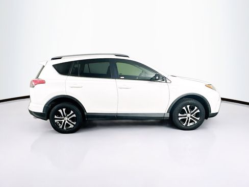 Used 2018 Toyota RAV4 LE FWD image 10