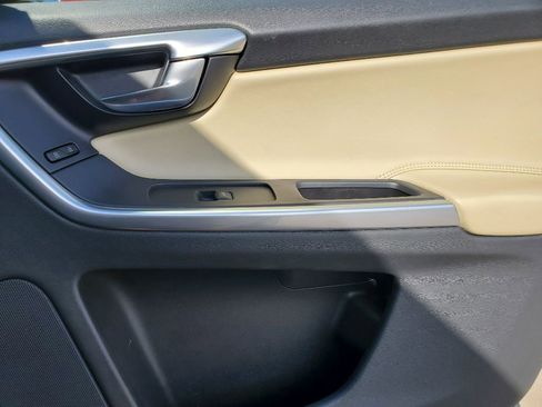 Used 2016 Volvo XC60 T6 w/ Proximity Package image 40