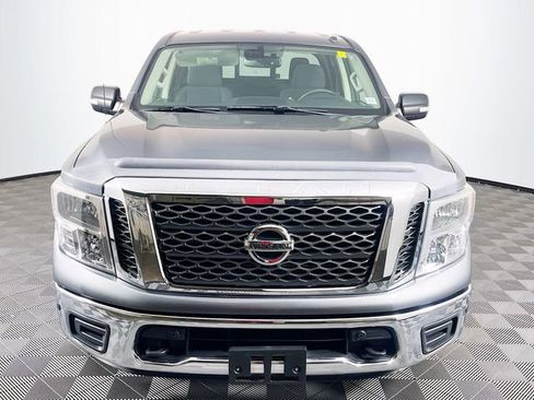 Used 2018 Nissan Titan SV w/ SV Convenience Package AWD/4WD image 3