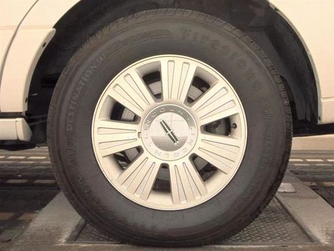 Used 2014 Lincoln Navigator 4WD w/ Equipment Group 101A image 12