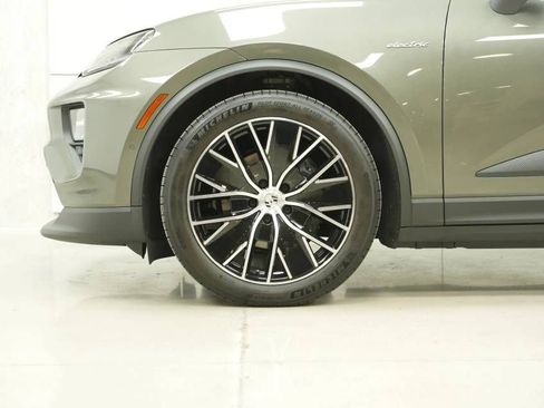 Certified 2025 Porsche Macan Electric RWD image 41