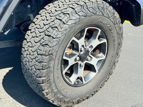 Used 2020 Jeep Wrangler Unlimited Rubicon AWD/4WD image 9