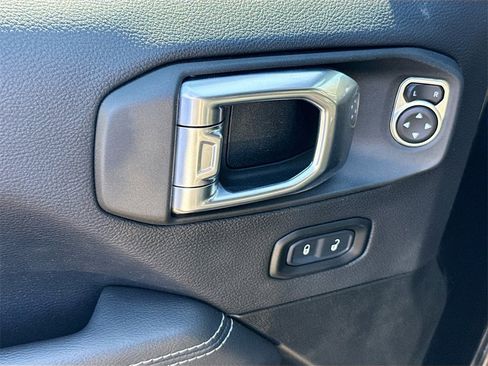 Used 2022 Jeep Wrangler Unlimited Sahara image 19