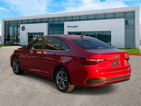 Certified 2023 Volkswagen Jetta SE image 4