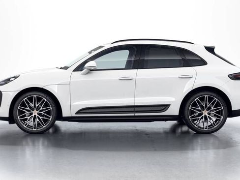 Certified 2026 Porsche Macan AWD/4WD image 2