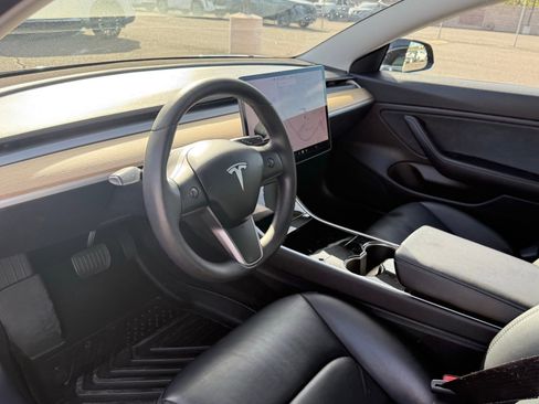 Used 2019 Tesla Model 3 Standard Range Plus image 13