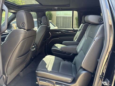 Used 2024 Cadillac Escalade ESV Sport w/ Touring Package AWD/4WD image 31