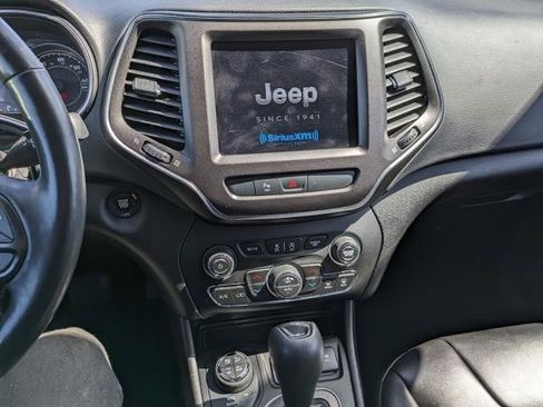 Used 2021 Jeep Cherokee Trailhawk image 9