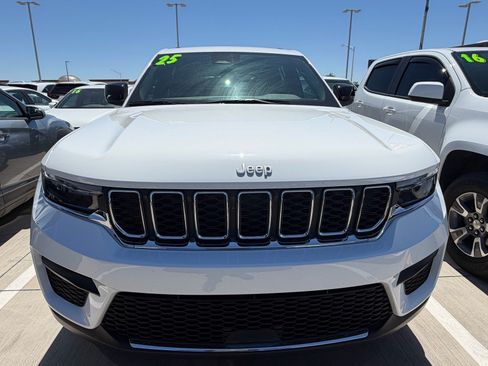 Used 2025 Jeep Grand Cherokee Laredo w/ Luxury Tech Group I AWD/4WD image 5