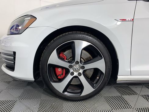 Used 2016 Volkswagen GTI SE w/ Lighting Package (SEL) FWD image 11
