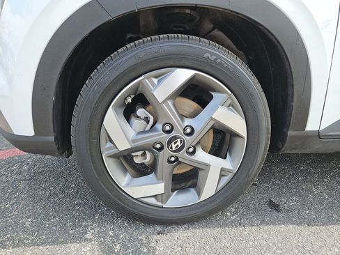 Used 2025 Hyundai Venue SEL FWD image 29