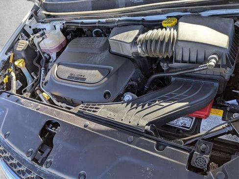 Used 2024 Chrysler Pacifica Touring-L image 24