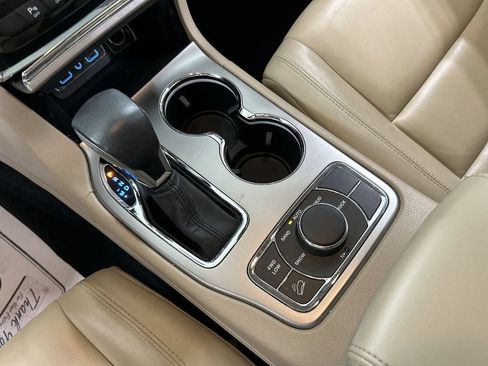 Used 2019 Jeep Grand Cherokee Limited AWD/4WD image 18