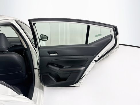 Used 2024 Nissan Altima 2.5 SR FWD image 28